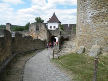 40. Pozor padá omítka